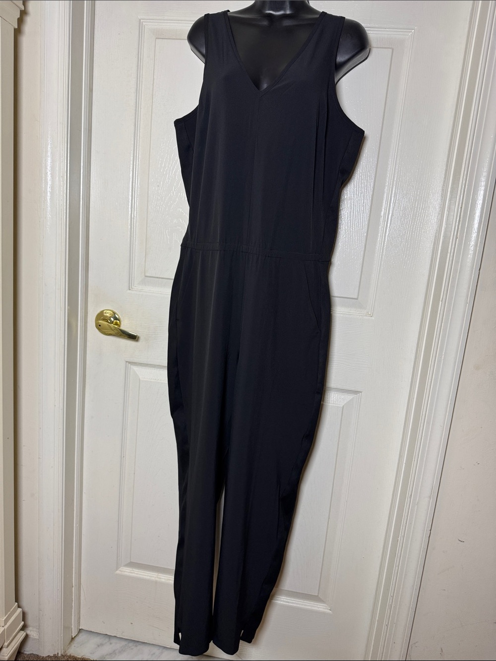 Athleta Brooklyn Black Sleeveless V-Neck Jumpsuit Elastic Waist Pockets Sz 10